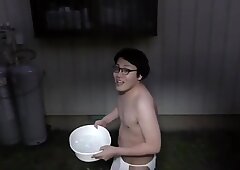 Japans beroemde Homo Jongen Simoyaka Ice Bucket Challenge