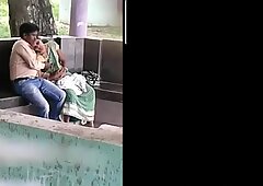 Etelä-aasialainen todella piilotettu kamera julkinen tirkistelijä sukupuoli kiinni kiinni puistossa